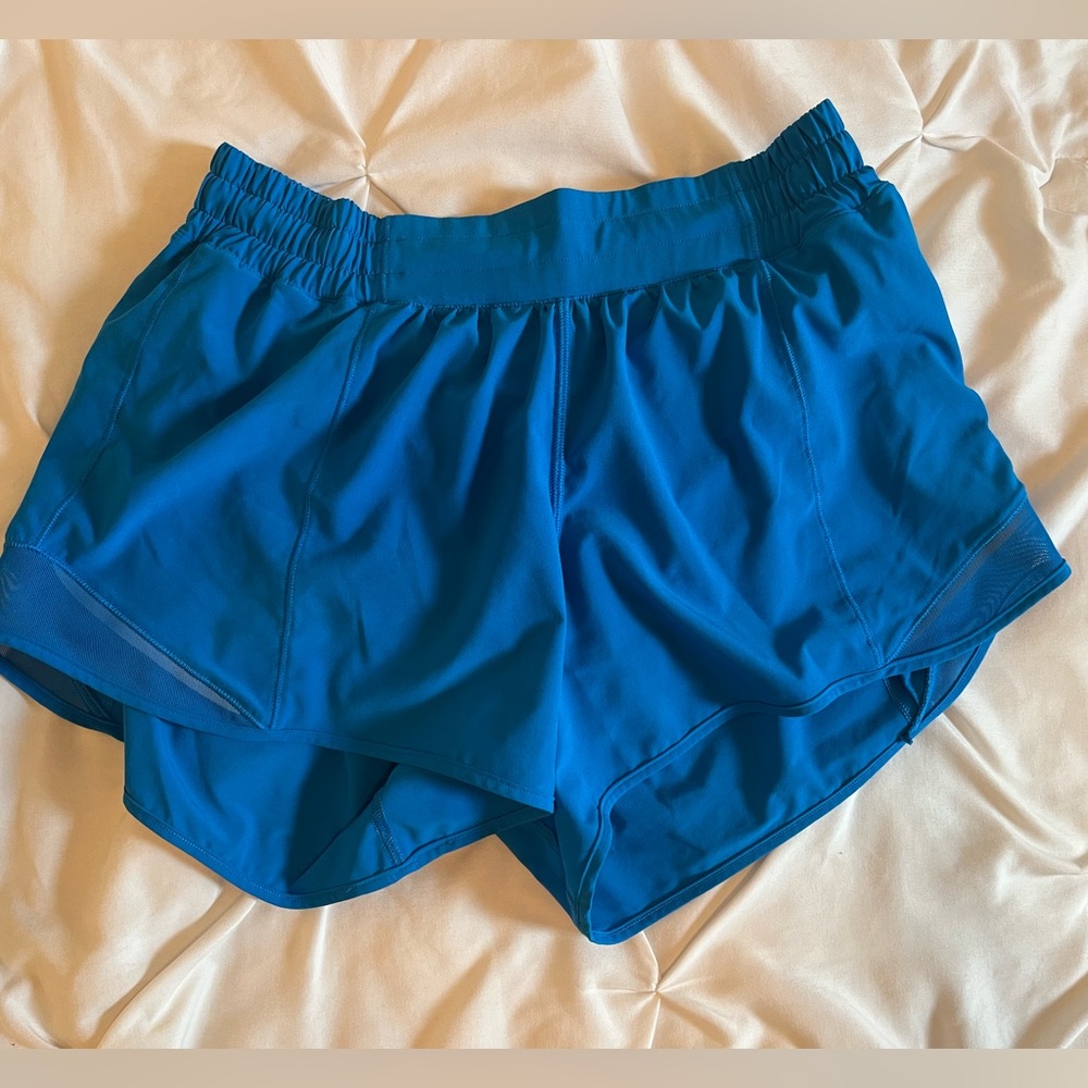 lululemon hotty hot 4” low rise shorts